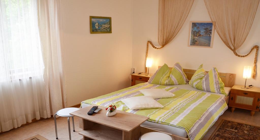Gasthof-Pension Karawankenblick เพิร์ทชาค อัม เวิร์ทเทอร์ซี ภายนอก รูปภาพ