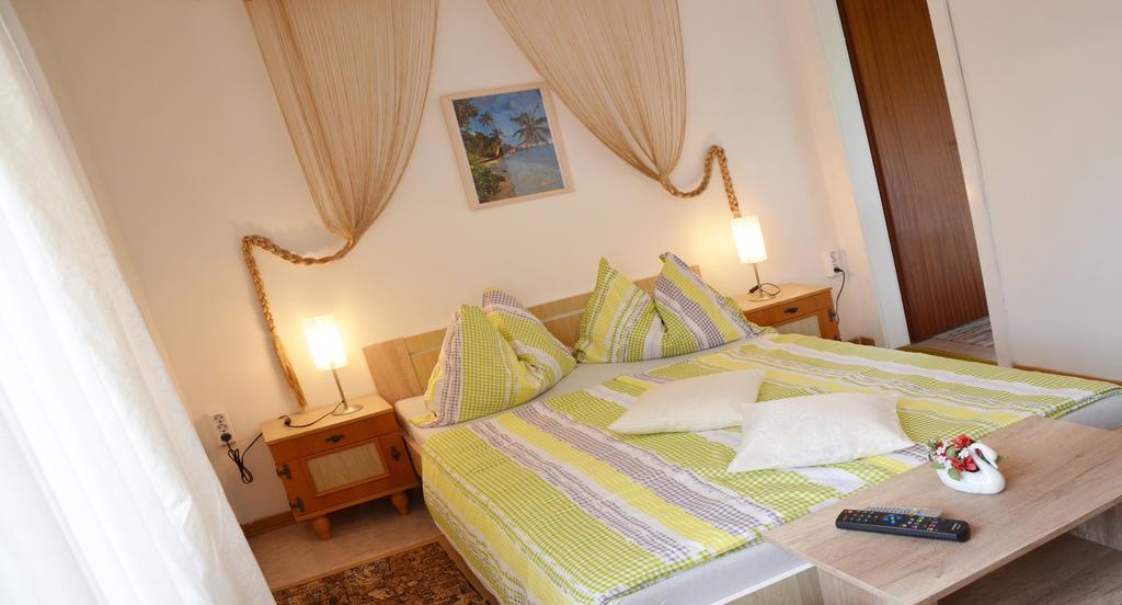 Gasthof-Pension Karawankenblick เพิร์ทชาค อัม เวิร์ทเทอร์ซี ภายนอก รูปภาพ