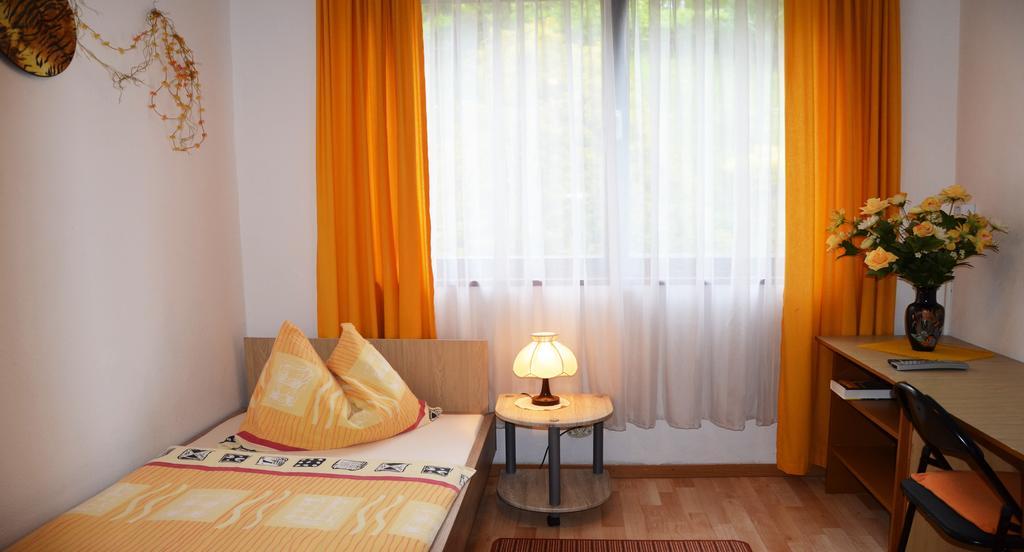 Gasthof-Pension Karawankenblick เพิร์ทชาค อัม เวิร์ทเทอร์ซี ภายนอก รูปภาพ