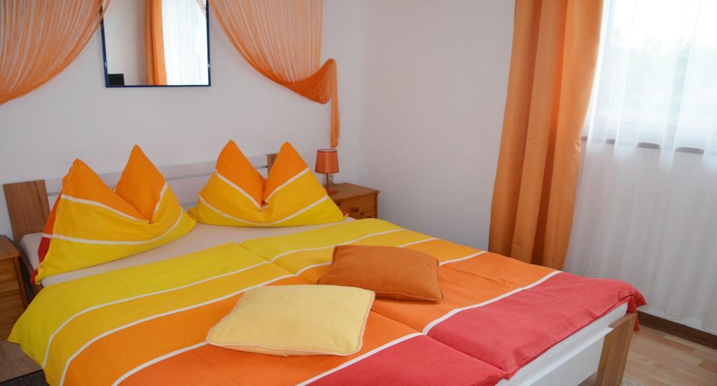 Gasthof-Pension Karawankenblick เพิร์ทชาค อัม เวิร์ทเทอร์ซี ภายนอก รูปภาพ