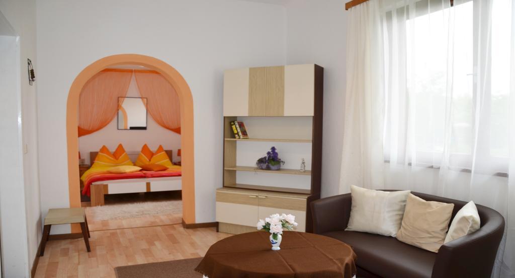 Gasthof-Pension Karawankenblick เพิร์ทชาค อัม เวิร์ทเทอร์ซี ภายนอก รูปภาพ
